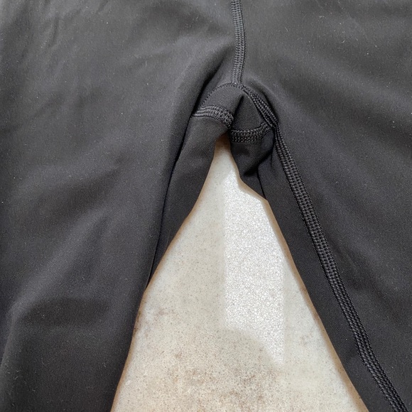 Lululemon ALMOST NEW Tied To It Crop 21” Inseam - Picture 8 of 11